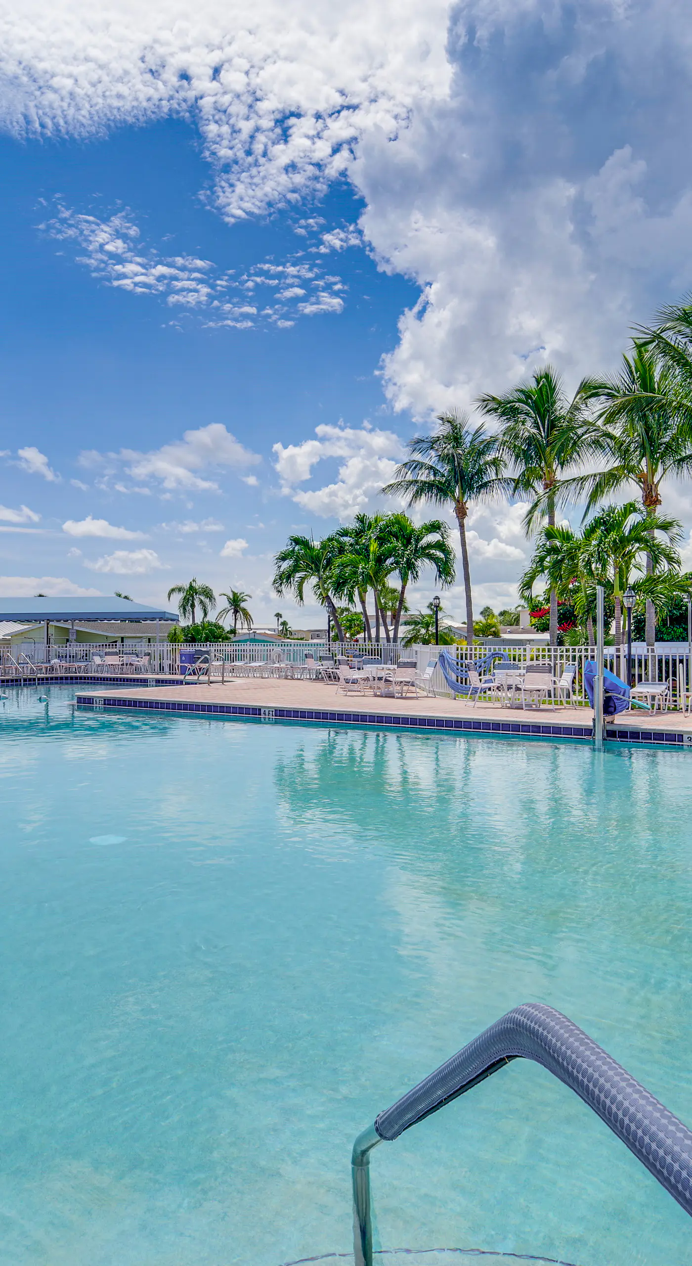 Ocean Access, Mini Golf & Pools: Jensen Beach Gem