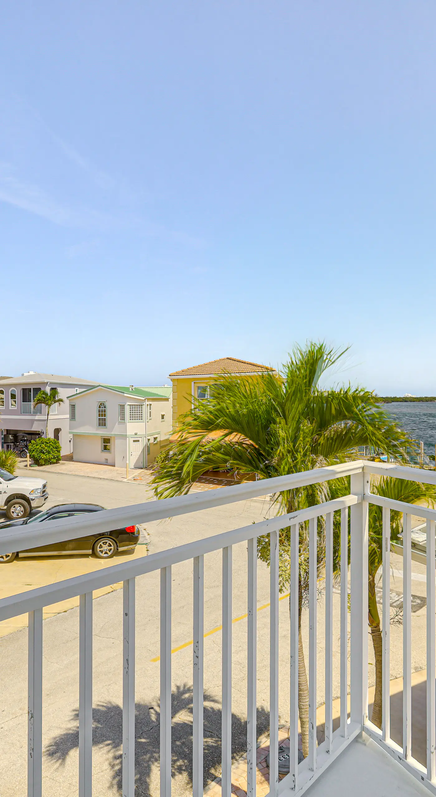 Ocean Access, Mini Golf & Pools: Jensen Beach Gem