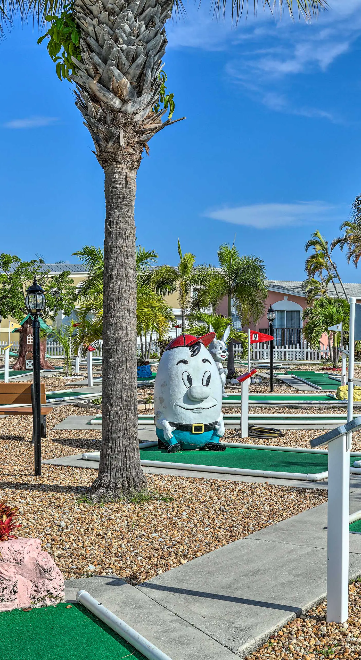 Ocean Access, Mini Golf & Pools: Jensen Beach Gem