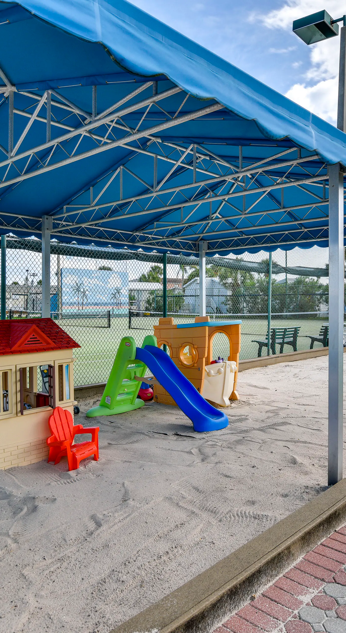 Ocean Access, Mini Golf & Pools: Jensen Beach Gem