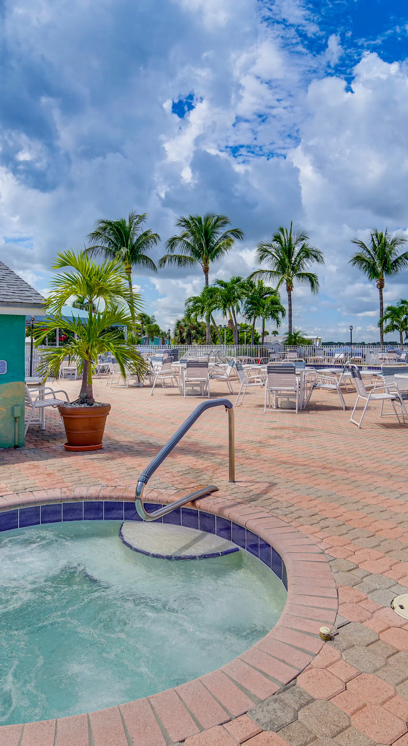 Ocean Access, Mini Golf & Pools: Jensen Beach Gem