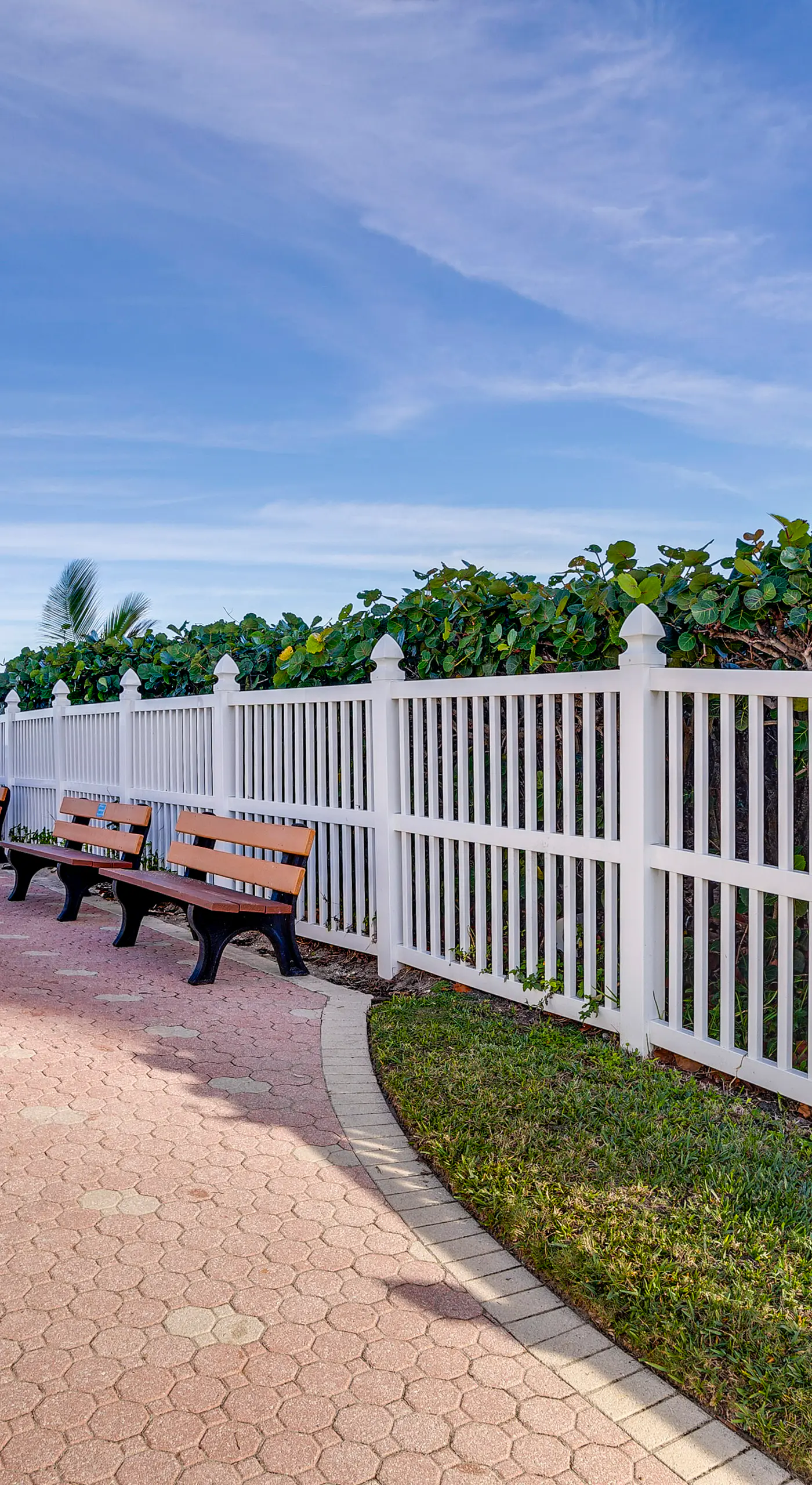 Ocean Access, Mini Golf & Pools: Jensen Beach Gem