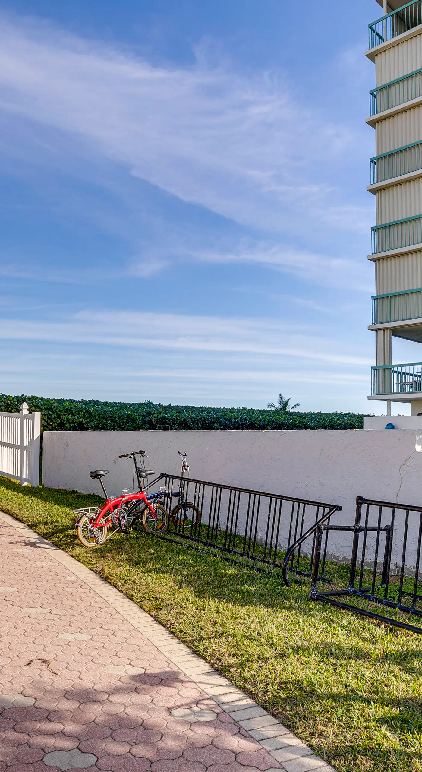 Ocean Access, Mini Golf & Pools: Jensen Beach Gem