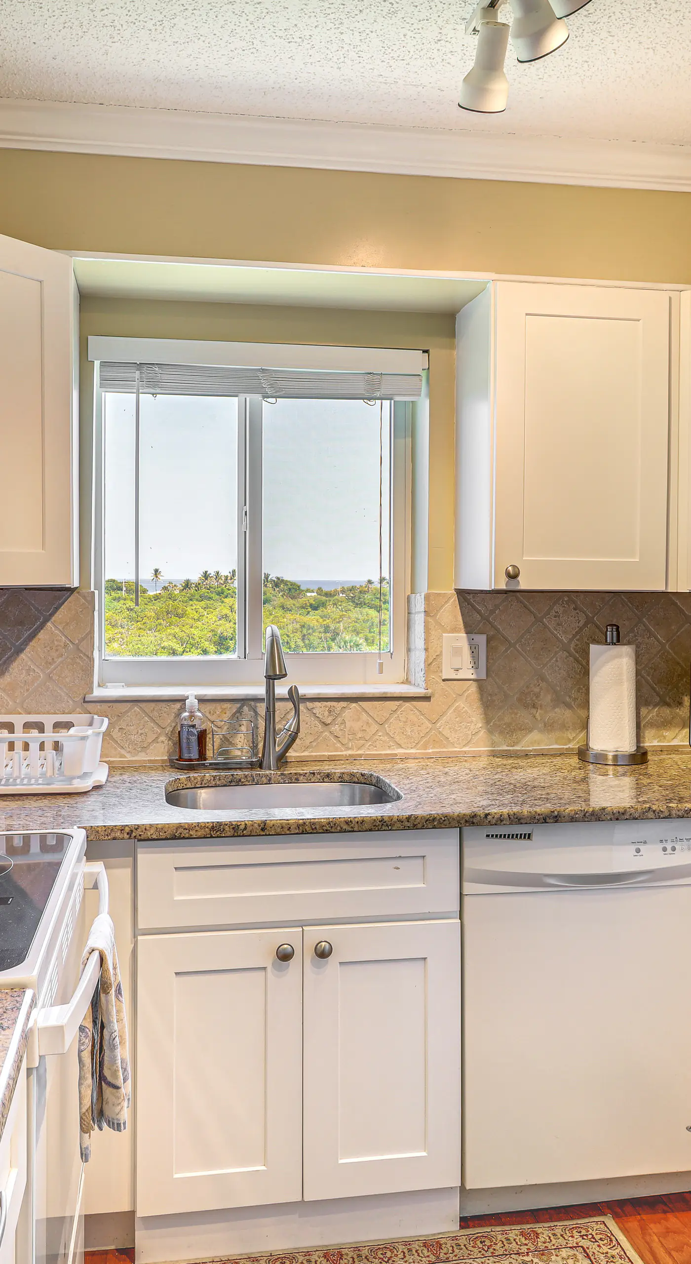 1/2 Mi to Jupiter Beach: Penthouse Condo w/ Views