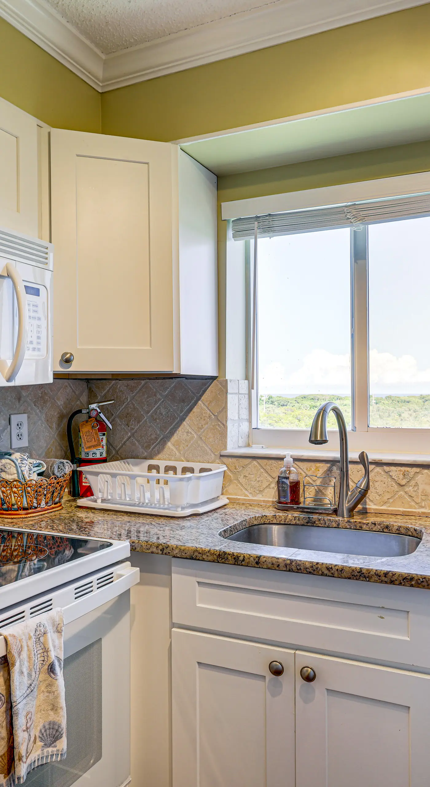 1/2 Mi to Jupiter Beach: Penthouse Condo w/ Views
