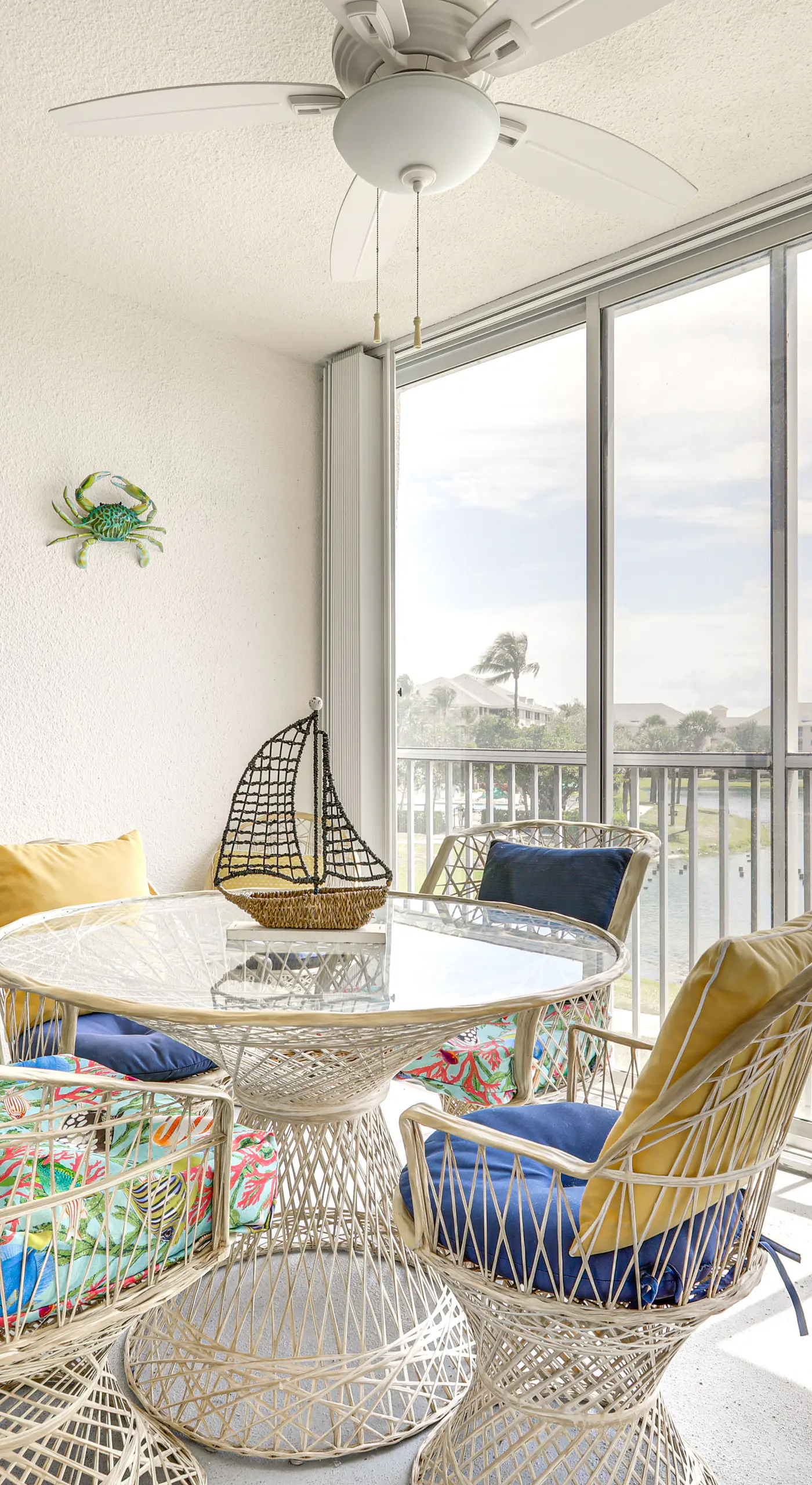 2 Mi to Jupiter Beach: Condo w/ Lake Views