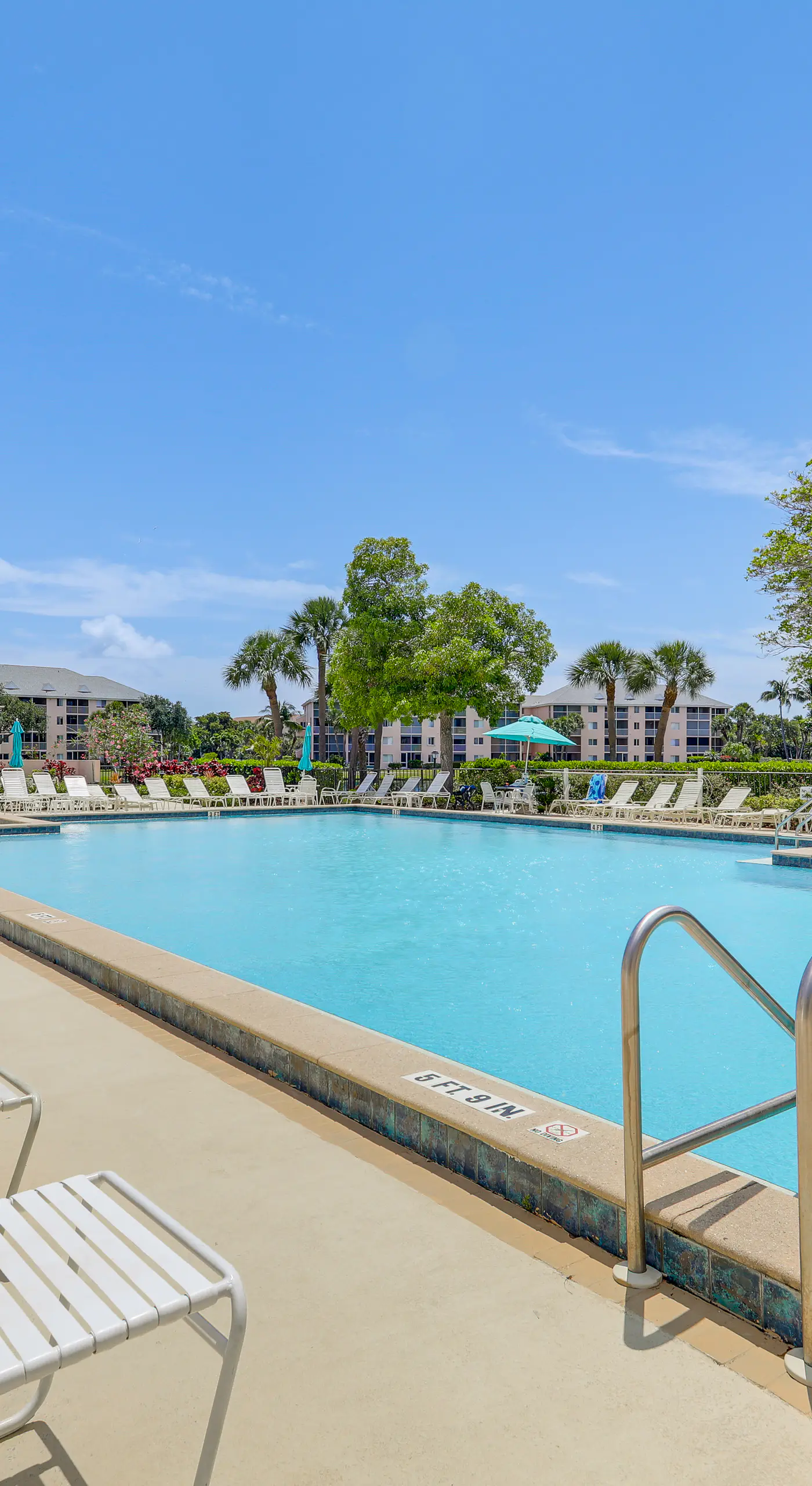 2 Mi to Jupiter Beach: Condo w/ Lake Views