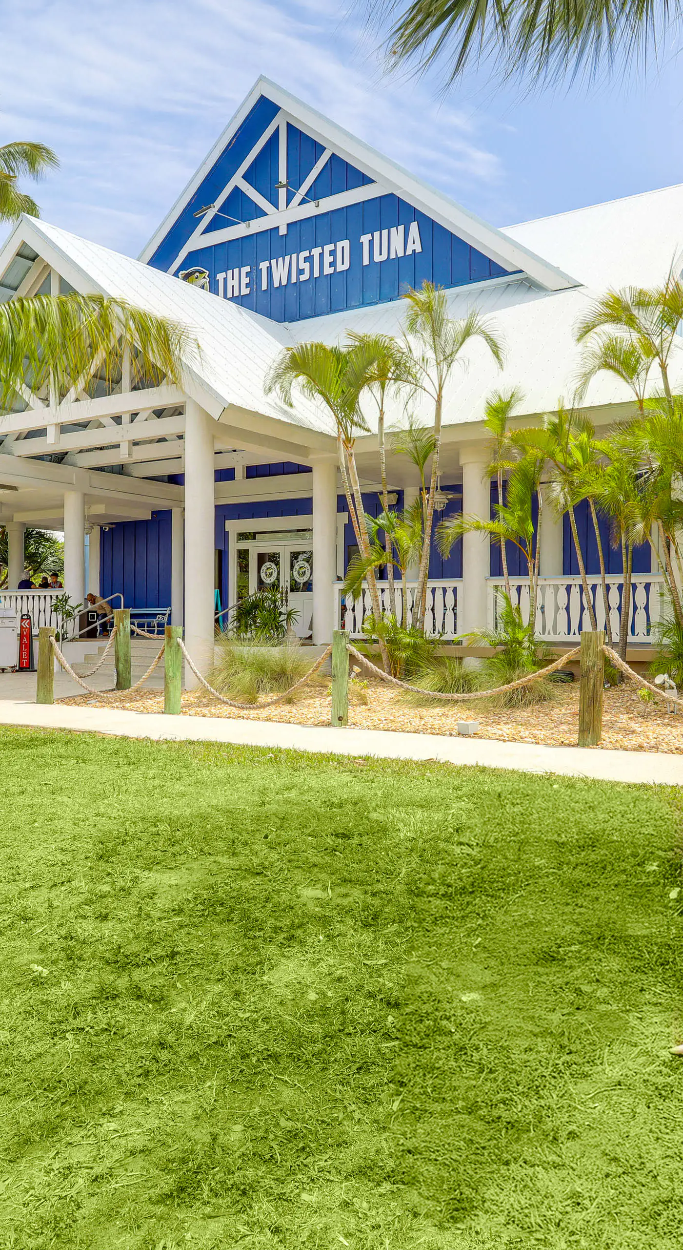 2 Mi to Jupiter Beach: Condo w/ Lake Views