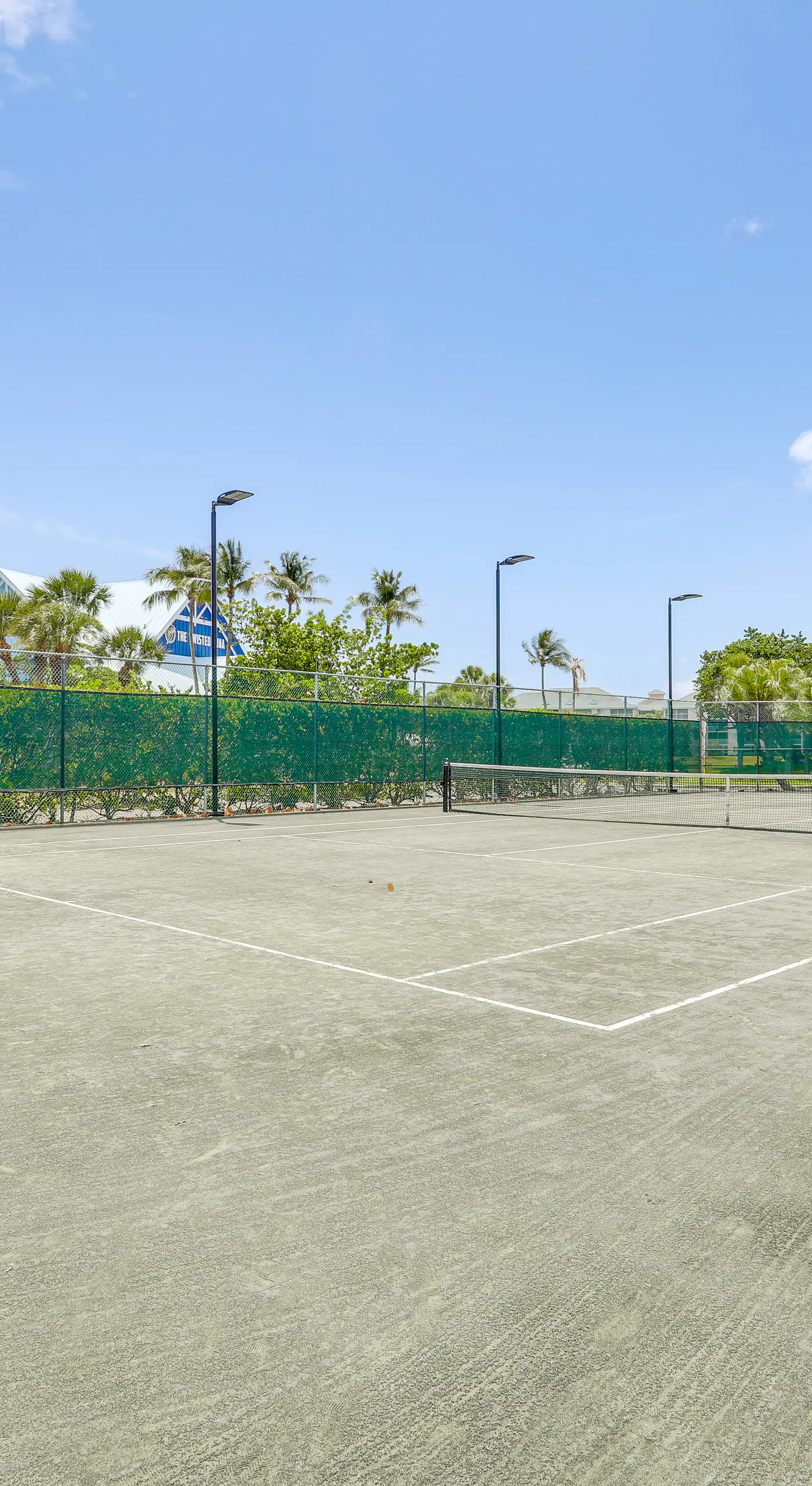 2 Mi to Jupiter Beach: Condo w/ Lake Views