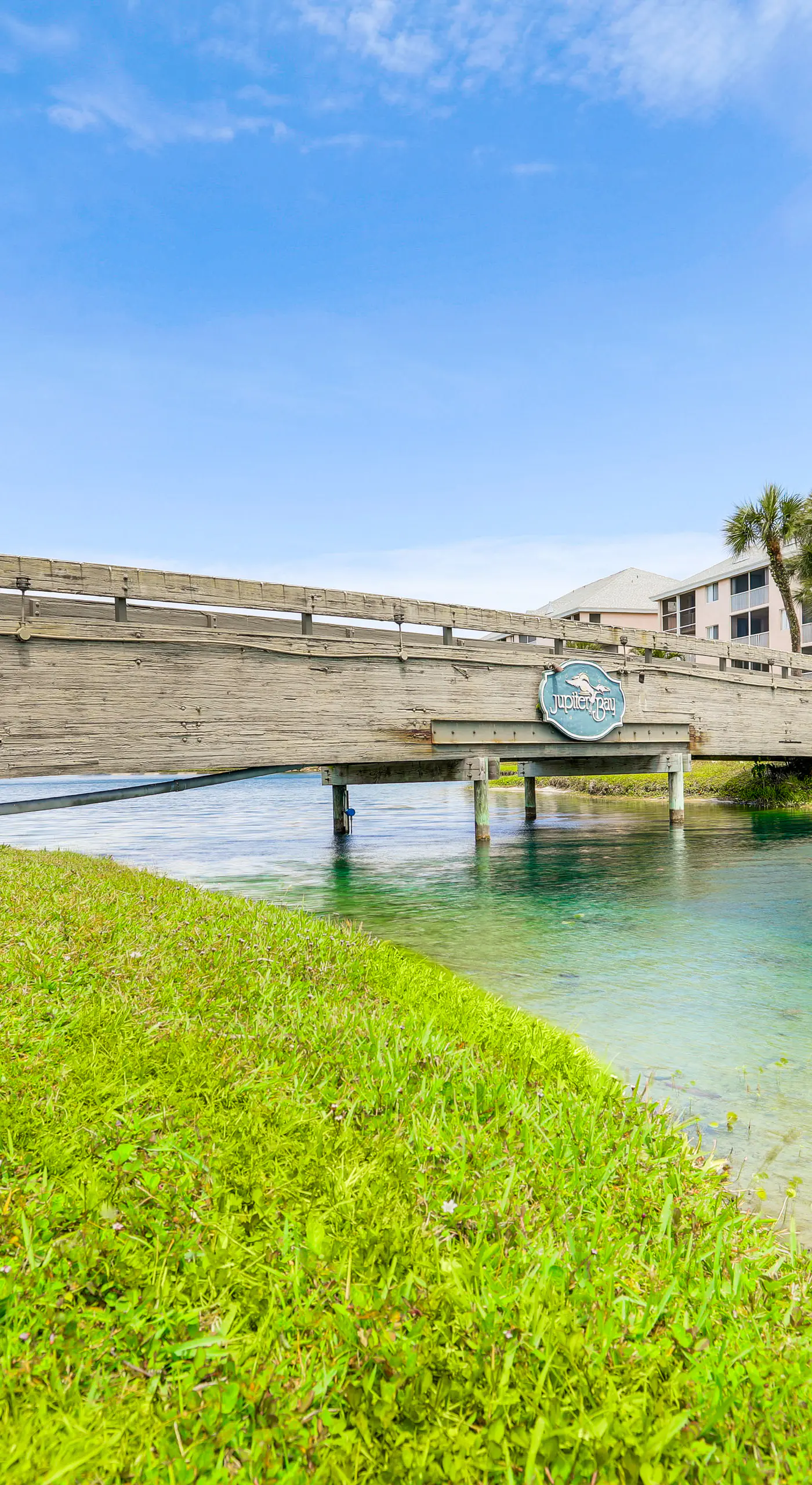 2 Mi to Jupiter Beach: Condo w/ Lake Views