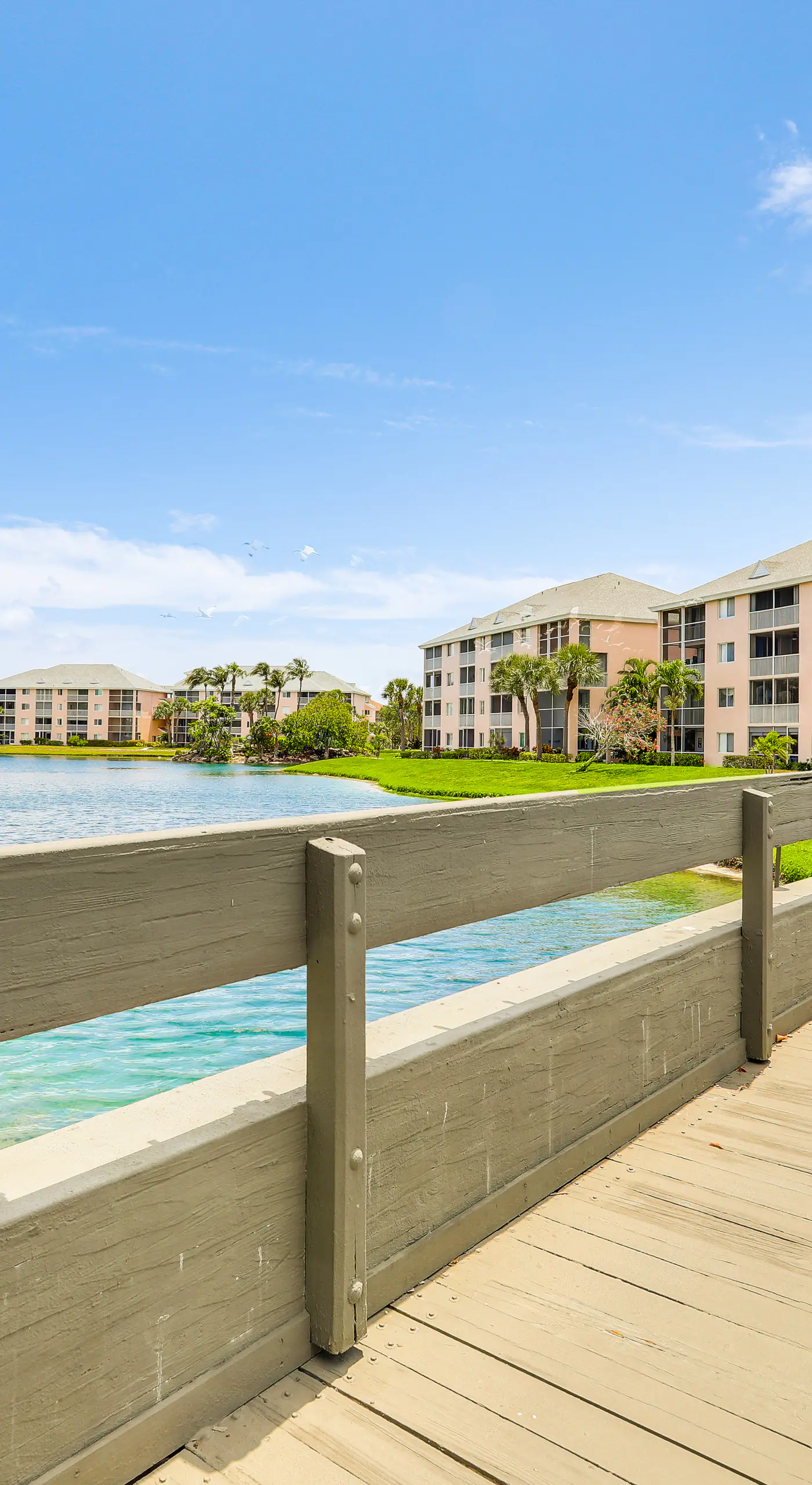 2 Mi to Jupiter Beach: Condo w/ Lake Views
