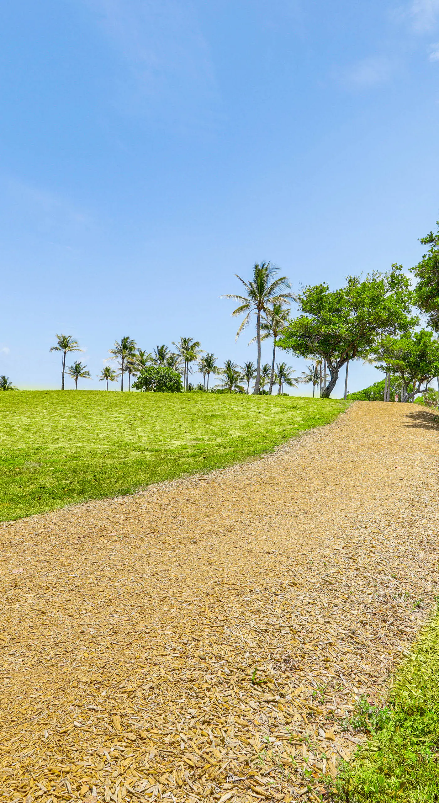 2 Mi to Jupiter Beach: Condo w/ Lake Views