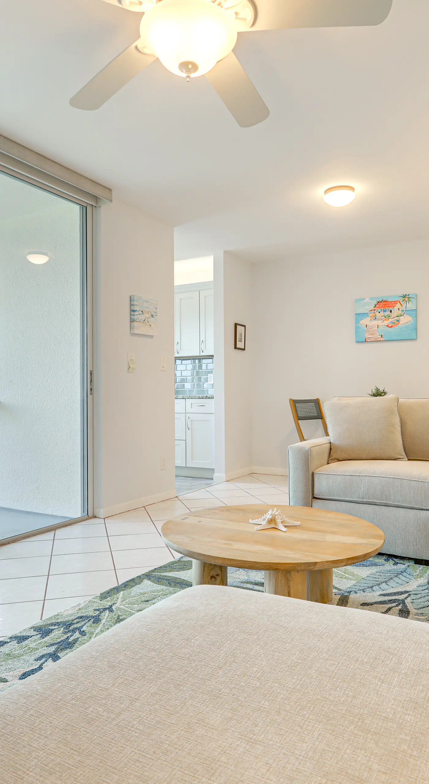 2 Mi to Jupiter Beach: Condo w/ Lake Views