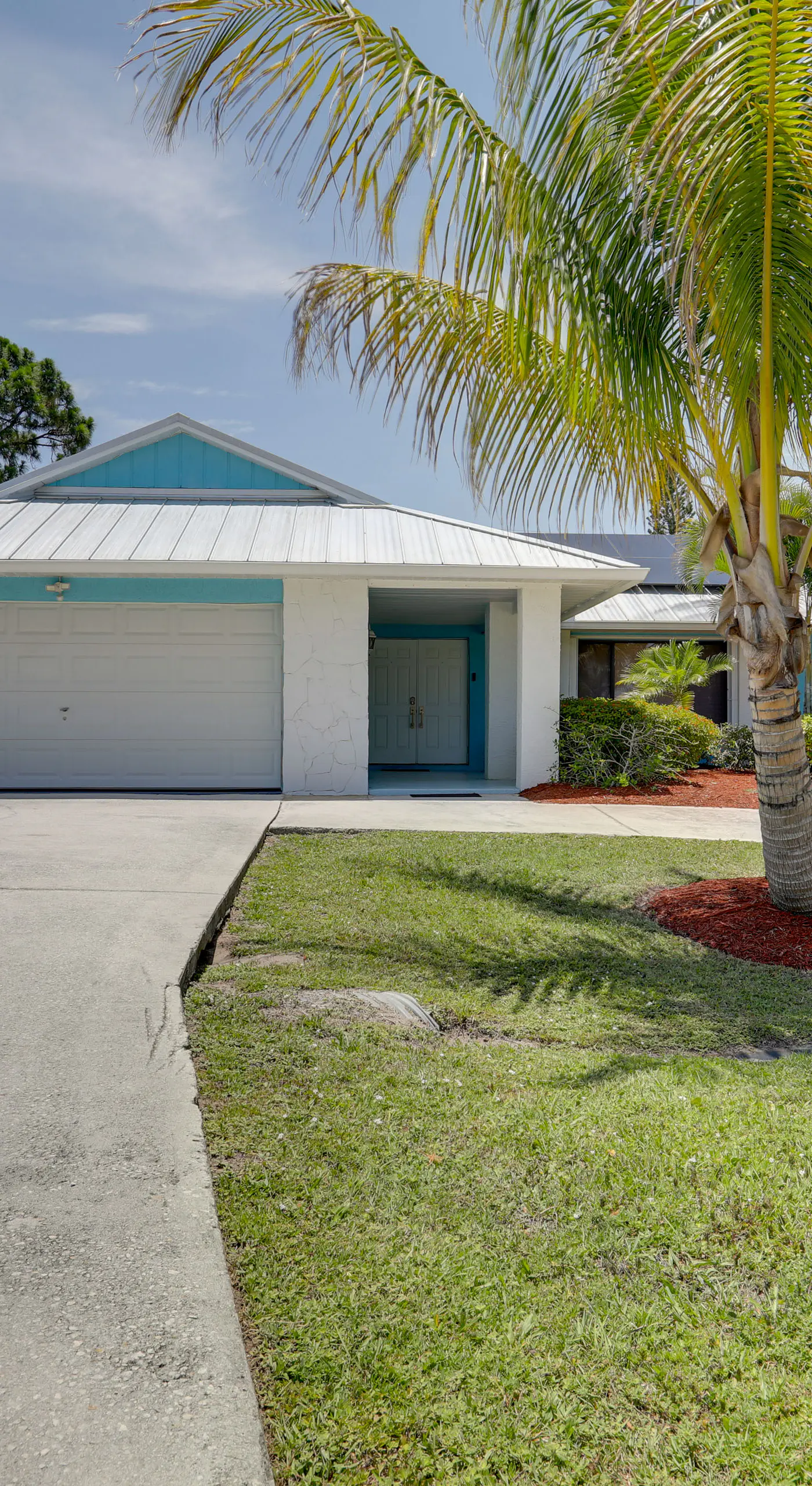 Private Pool & Yard: Family Home in Port St Lucie