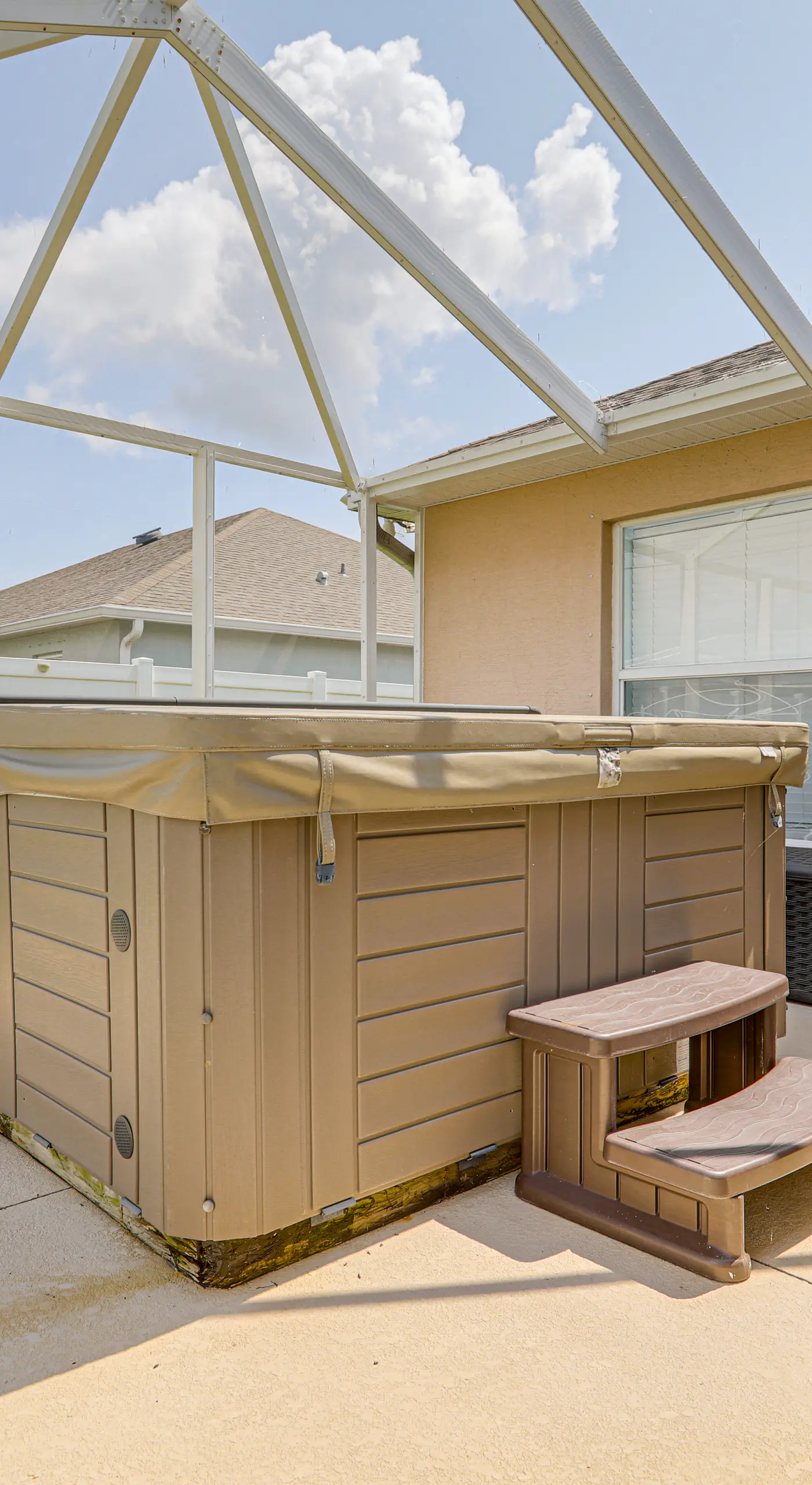 Screened Patio & Hot Tub: Port St Lucie Home!