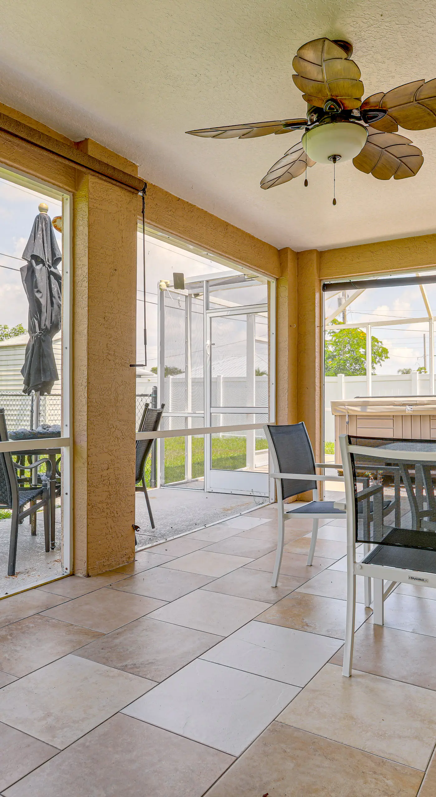 Screened Patio & Hot Tub: Port St Lucie Home!