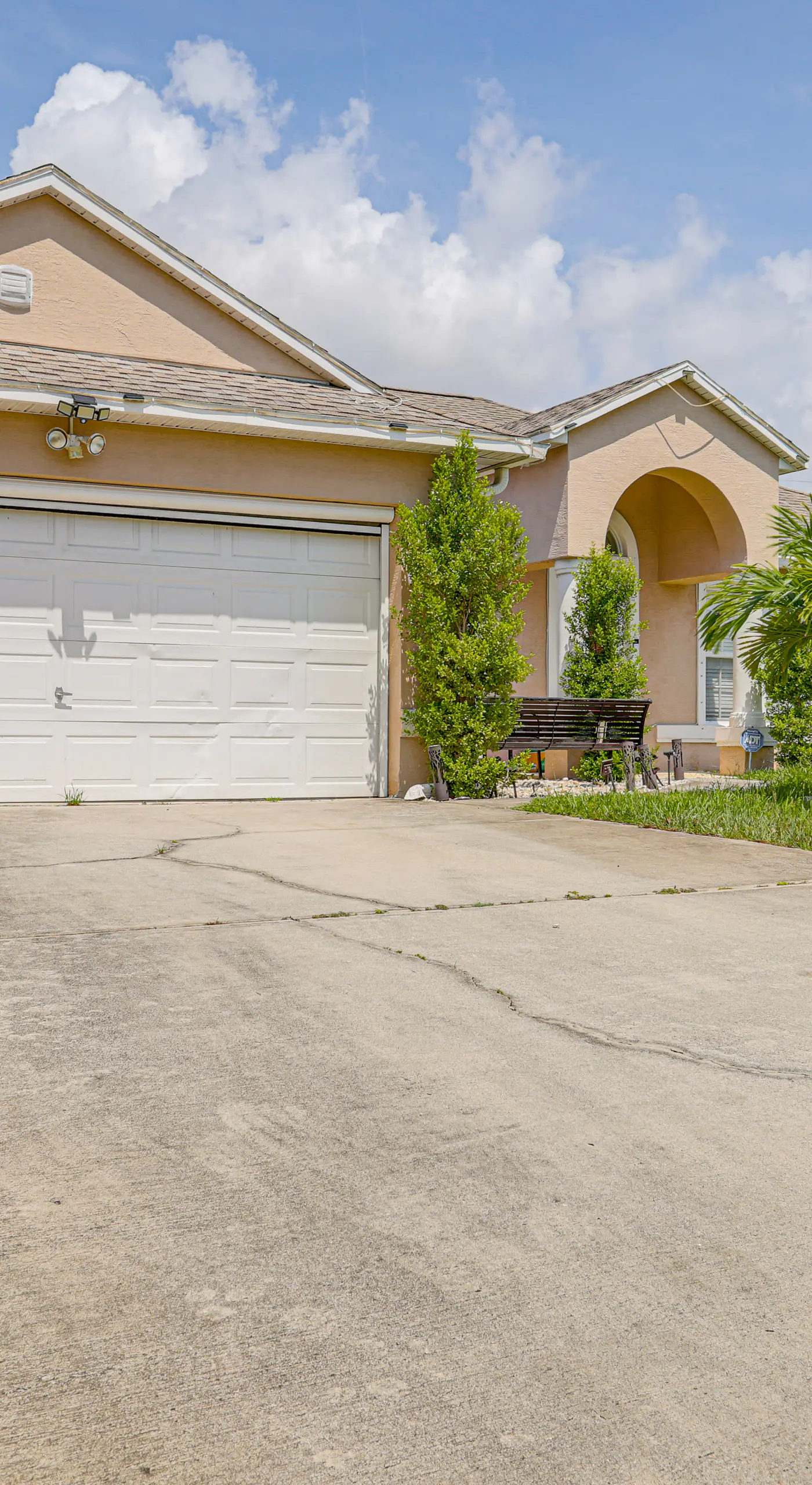 Screened Patio & Hot Tub: Port St Lucie Home!