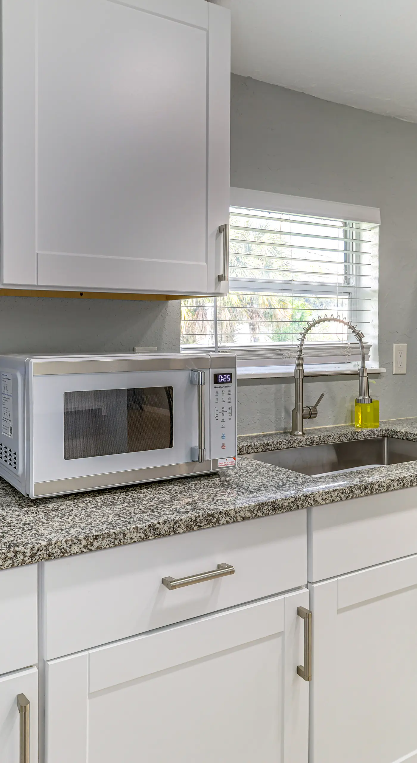 Mins to Beaches & HCA Hospital: Fort Pierce Home
