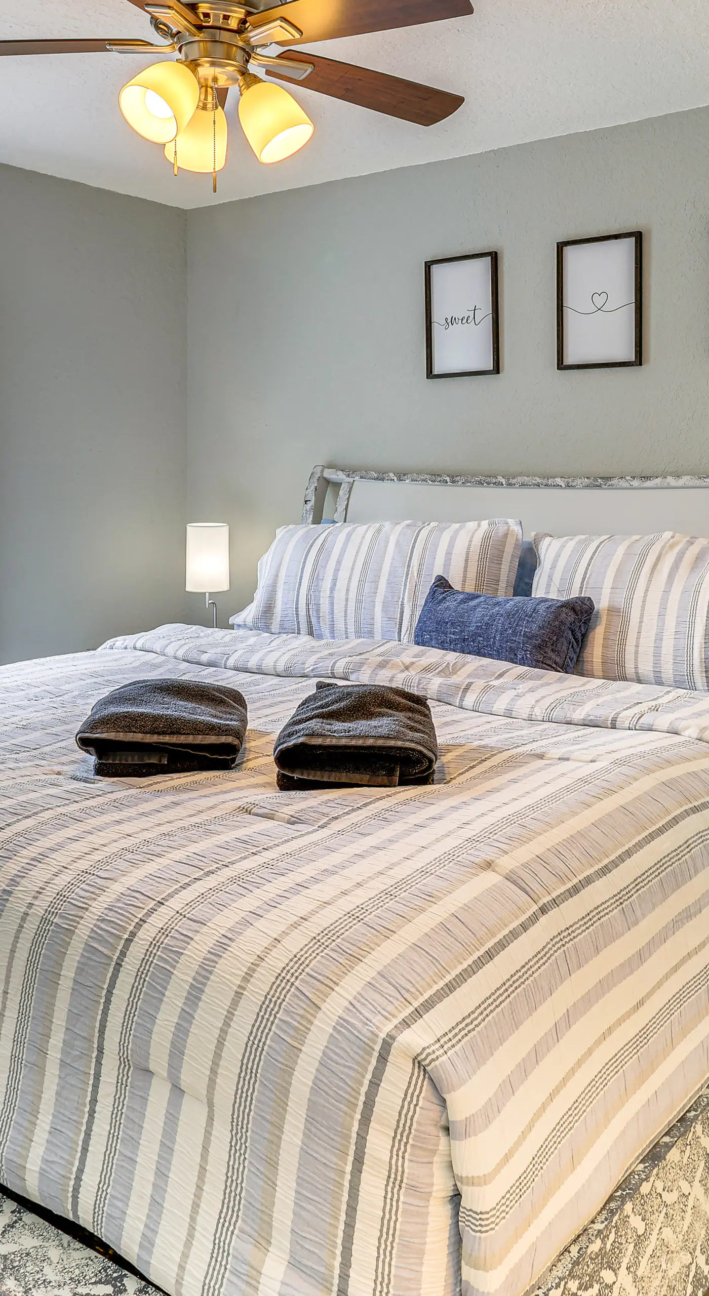 Mins to Beaches & HCA Hospital: Fort Pierce Home