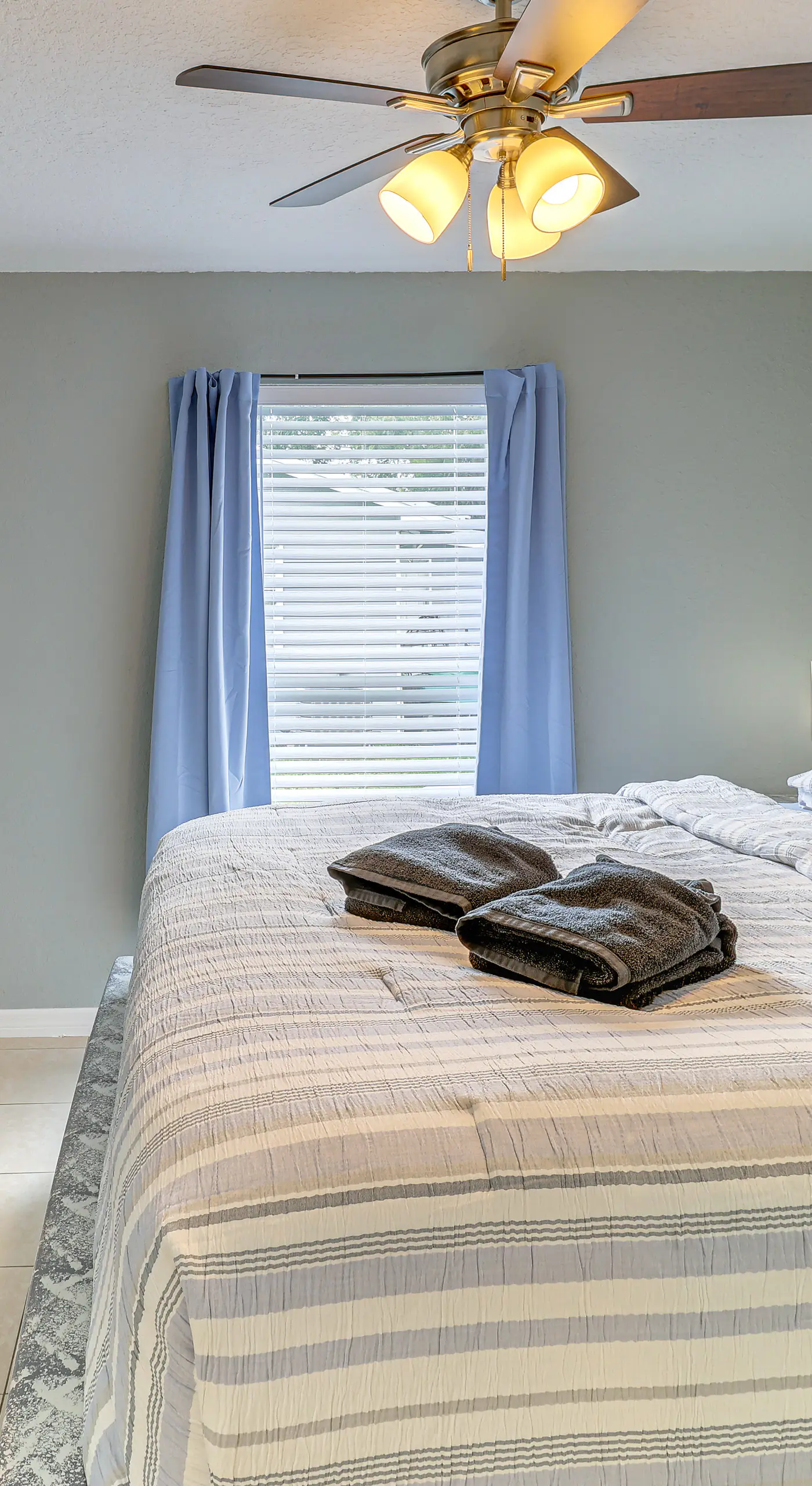 Mins to Beaches & HCA Hospital: Fort Pierce Home