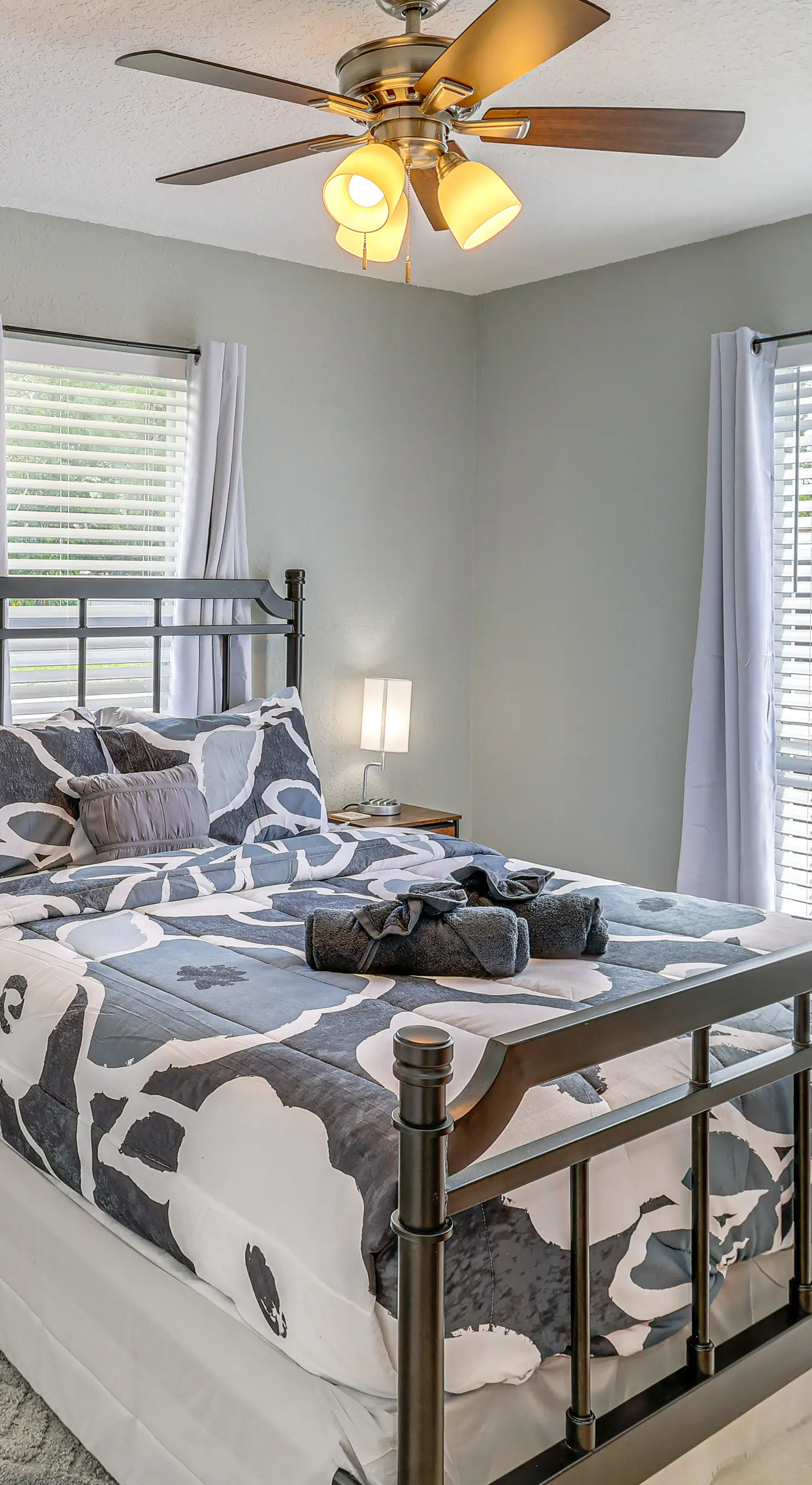 Mins to Beaches & HCA Hospital: Fort Pierce Home