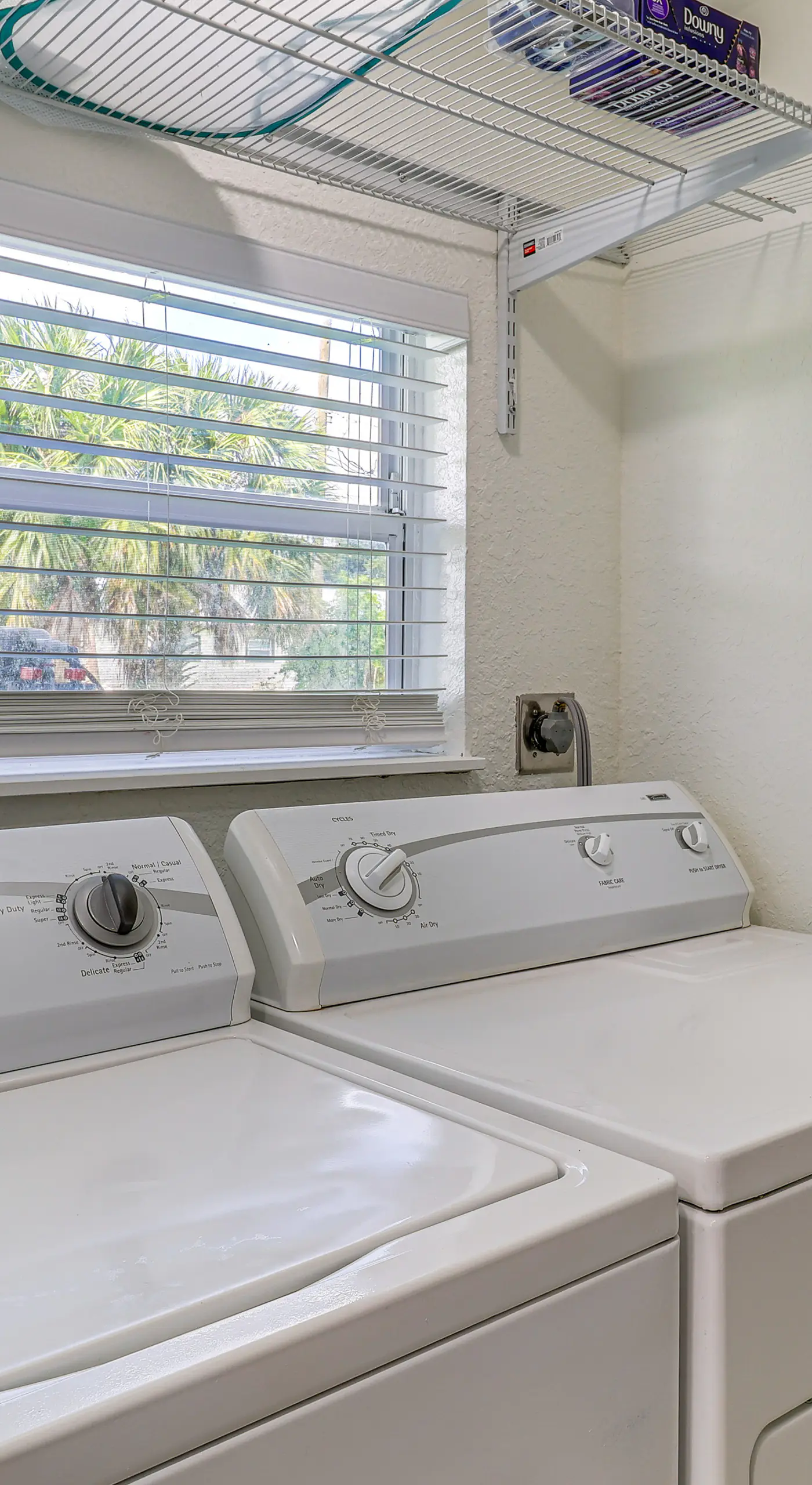 Mins to Beaches & HCA Hospital: Fort Pierce Home