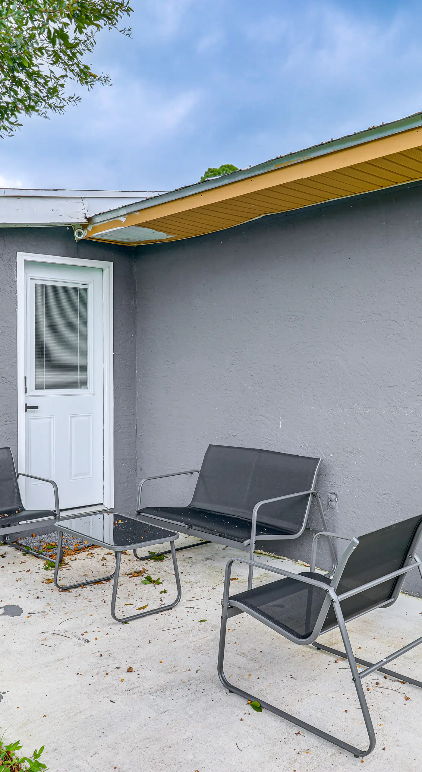 Mins to Beaches & HCA Hospital: Fort Pierce Home