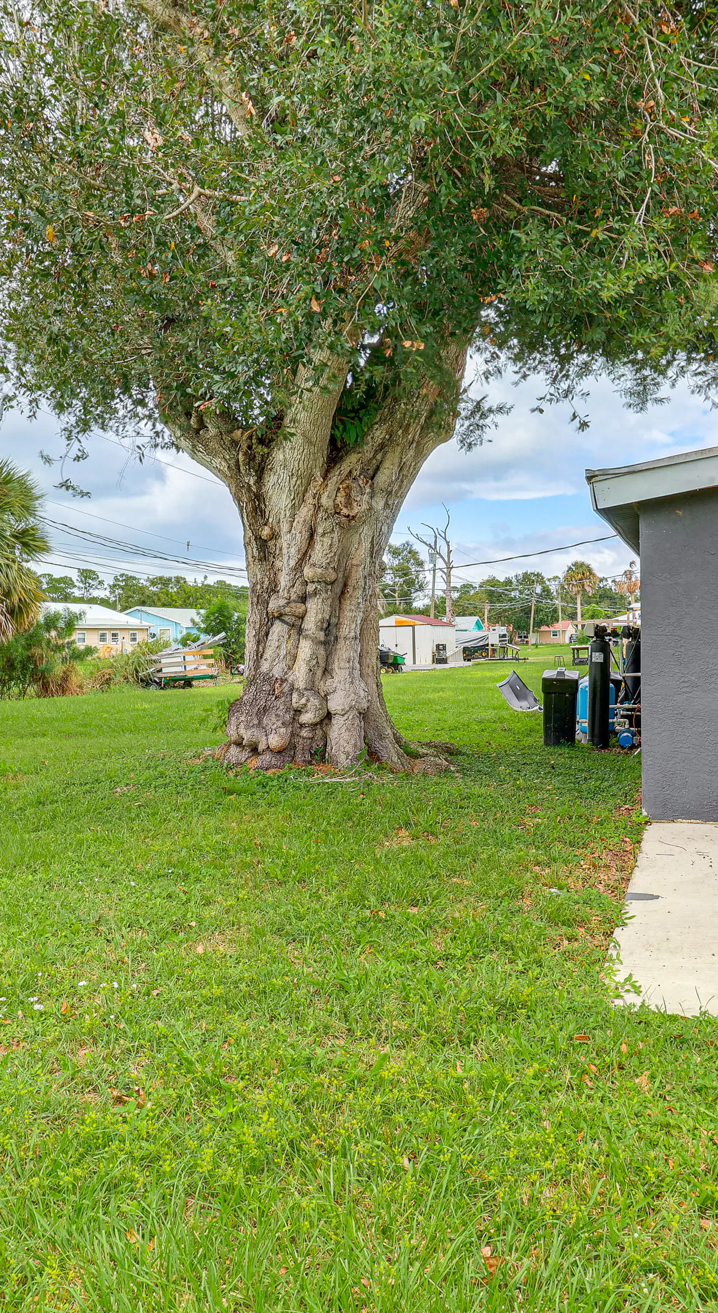 Mins to Beaches & HCA Hospital: Fort Pierce Home