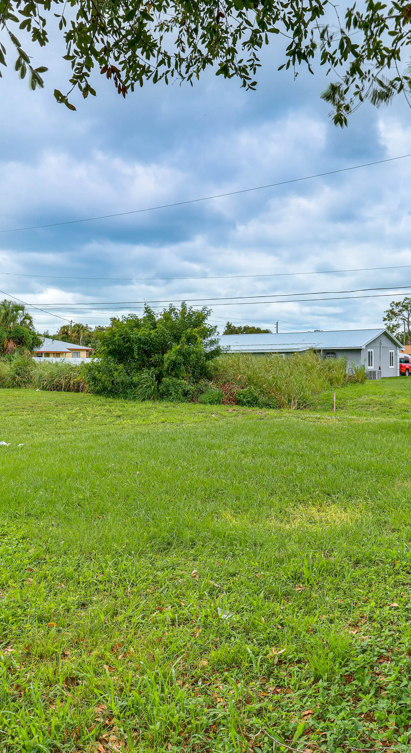 Mins to Beaches & HCA Hospital: Fort Pierce Home