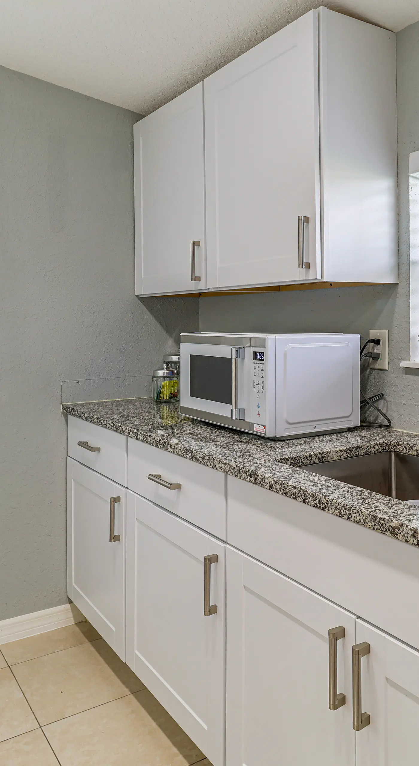 Mins to Beaches & HCA Hospital: Fort Pierce Home