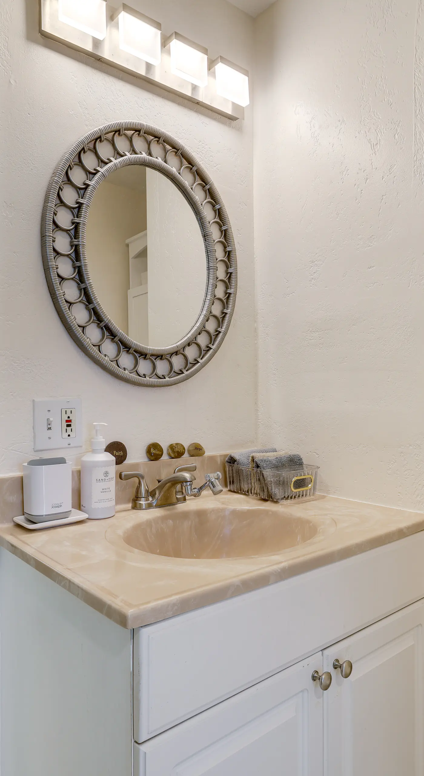 3 Mi to Jensen Beach: Pet-Friendly Getaway w/ Yard
