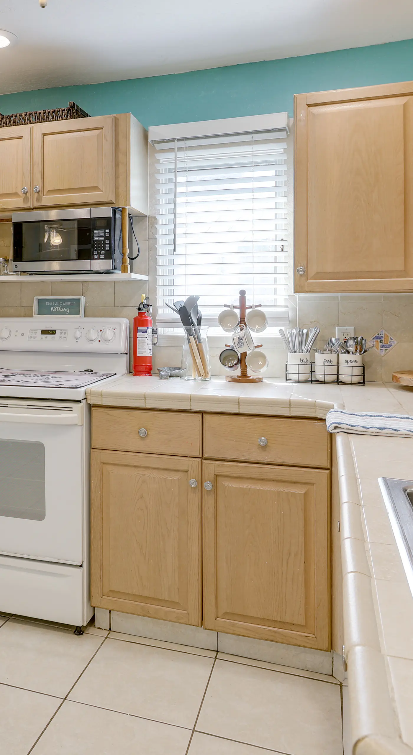 3 Mi to Jensen Beach: Pet-Friendly Getaway w/ Yard