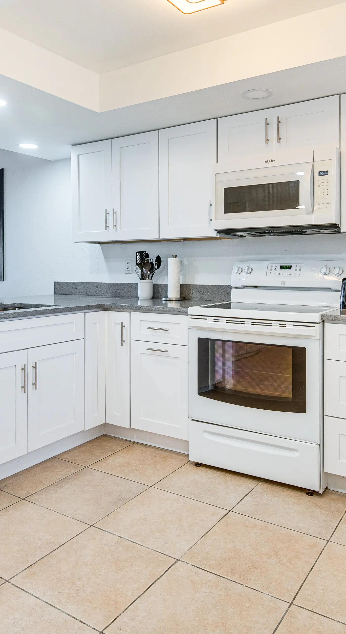Condo w/ Direct Ocean Inlet View: Bikes Included!