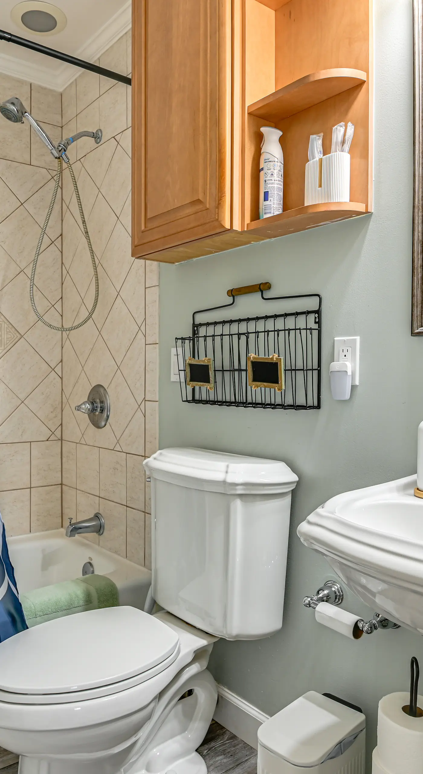 1/2 Mi to River! Poolside Escape on Merritt Island