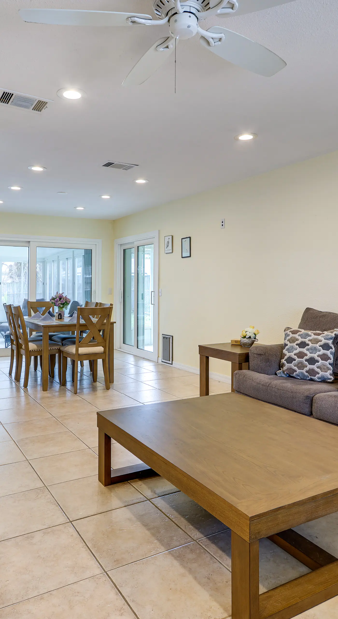 Screened Porch + Patio: Group Getaway in Palm Bay!