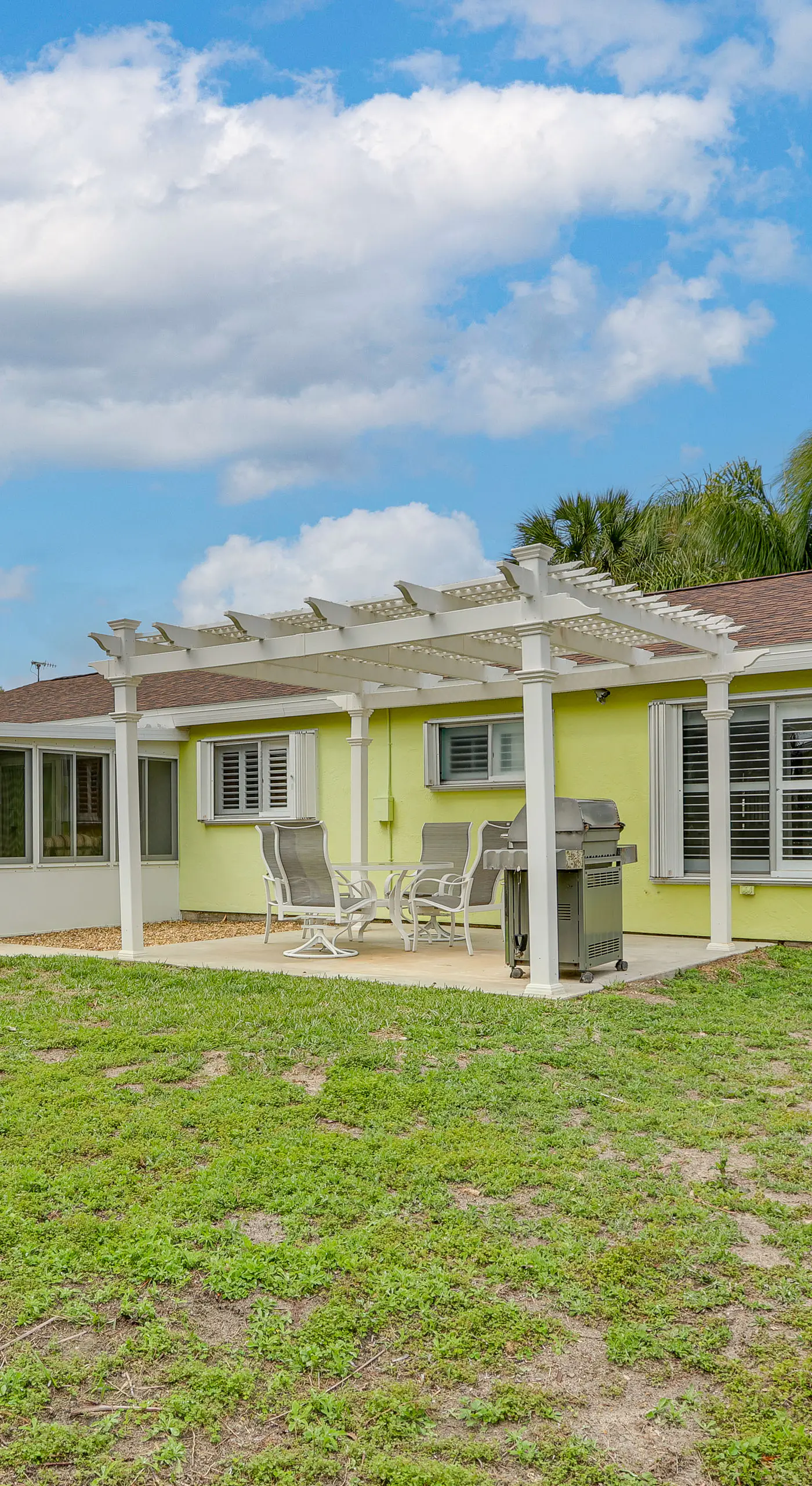 Screened Porch + Patio: Group Getaway in Palm Bay!