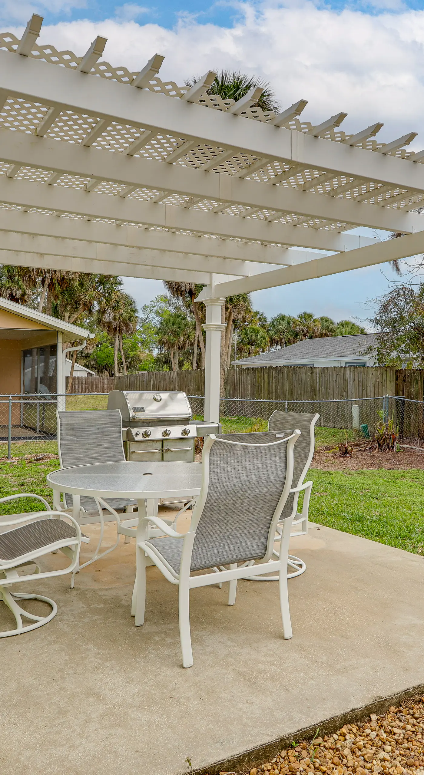 Screened Porch + Patio: Group Getaway in Palm Bay!