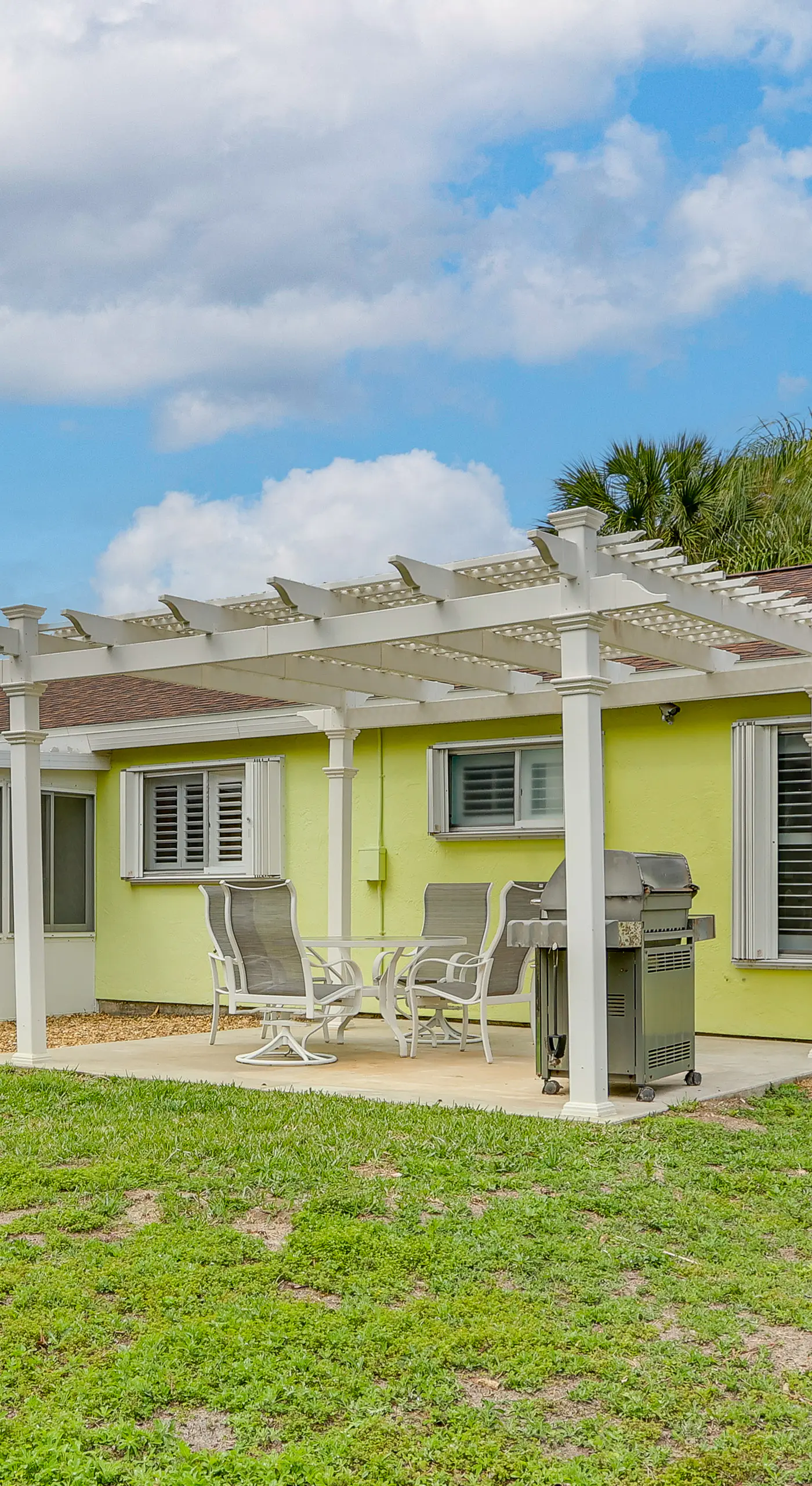Screened Porch + Patio: Group Getaway in Palm Bay!