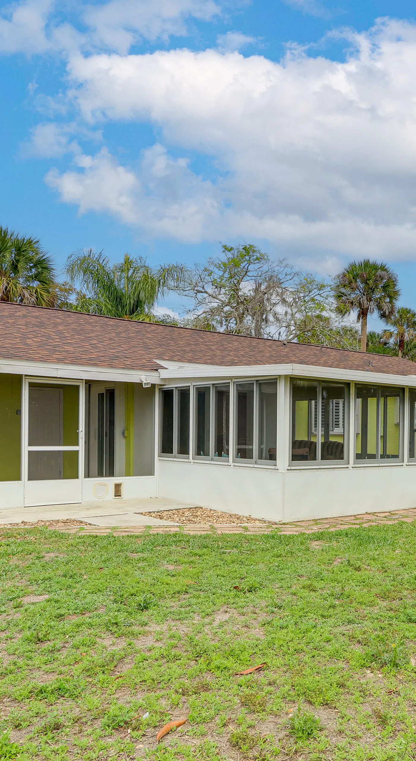 Screened Porch + Patio: Group Getaway in Palm Bay!