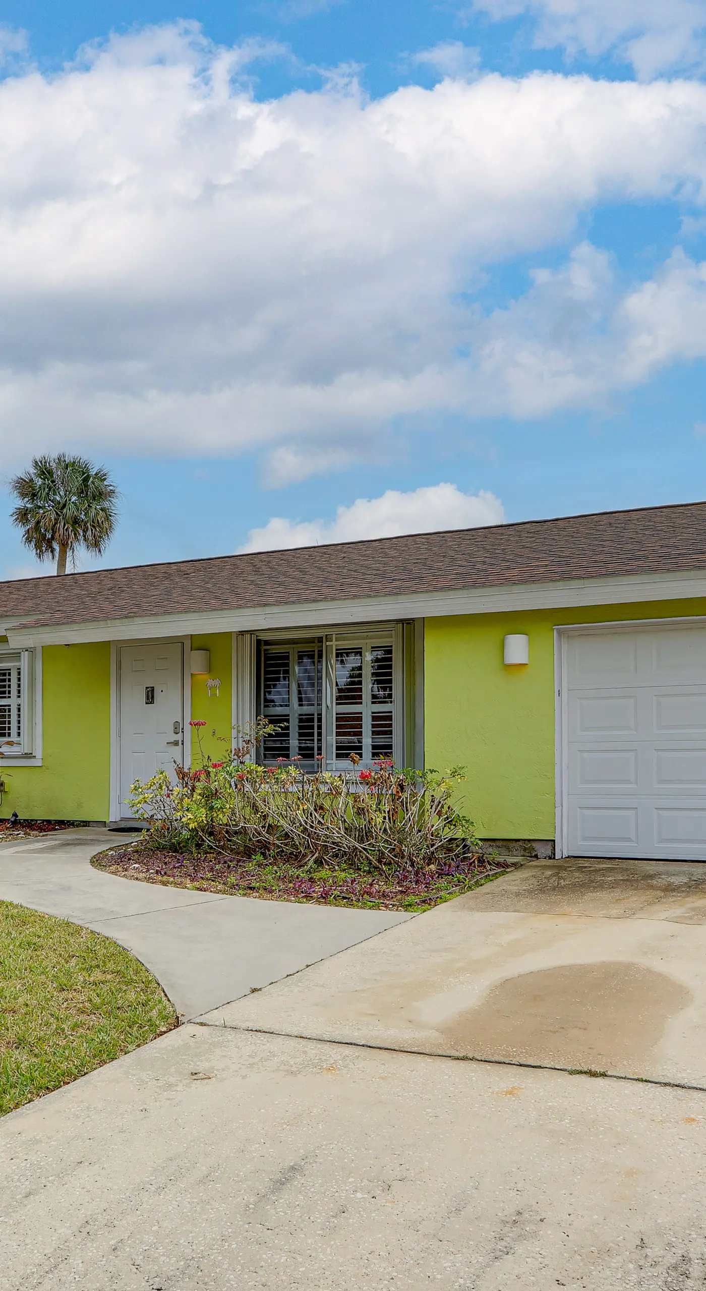 Screened Porch + Patio: Group Getaway in Palm Bay!