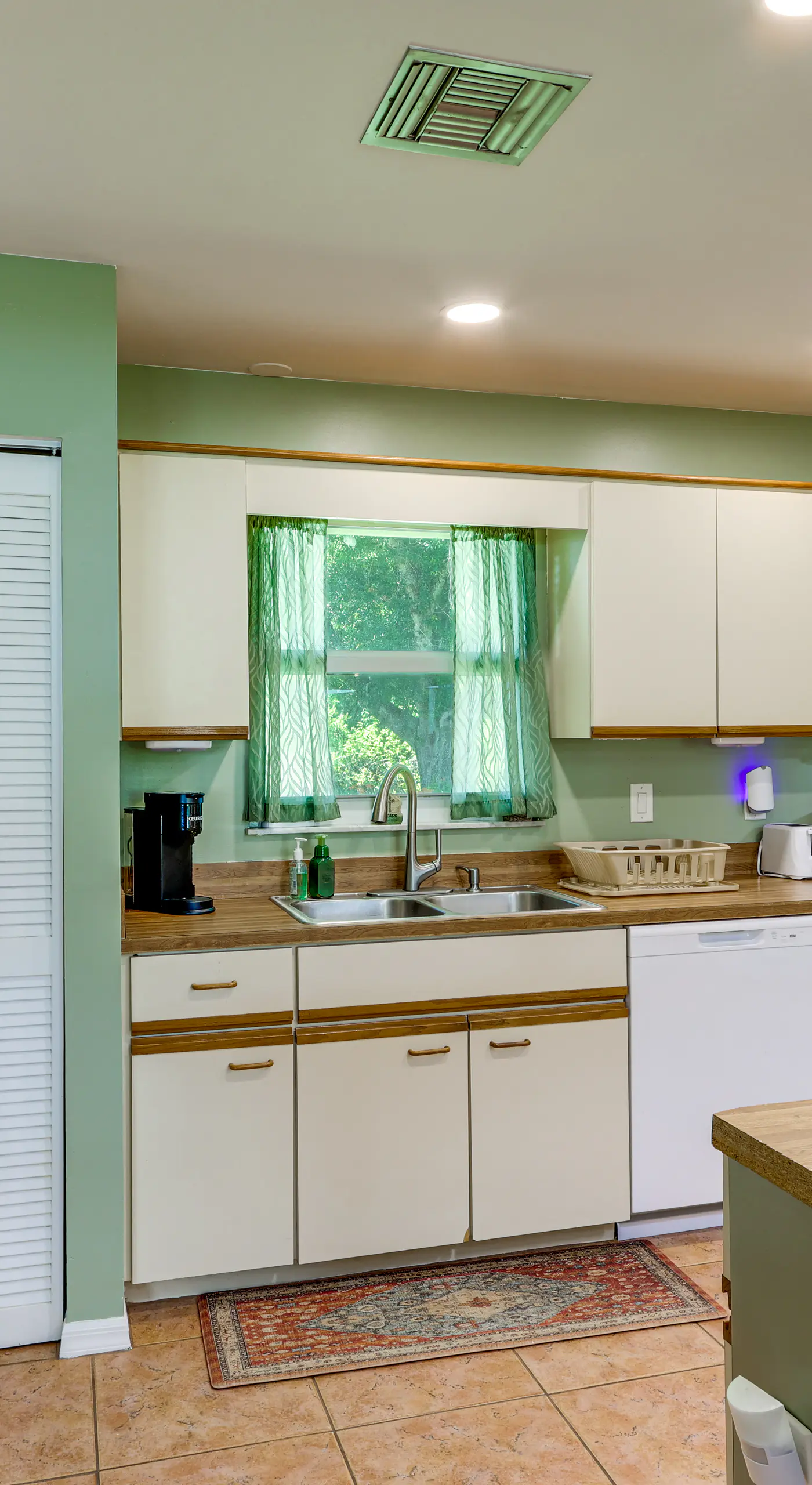 Private Yard, Lanai! Pet-Friendly Fort Pierce Home