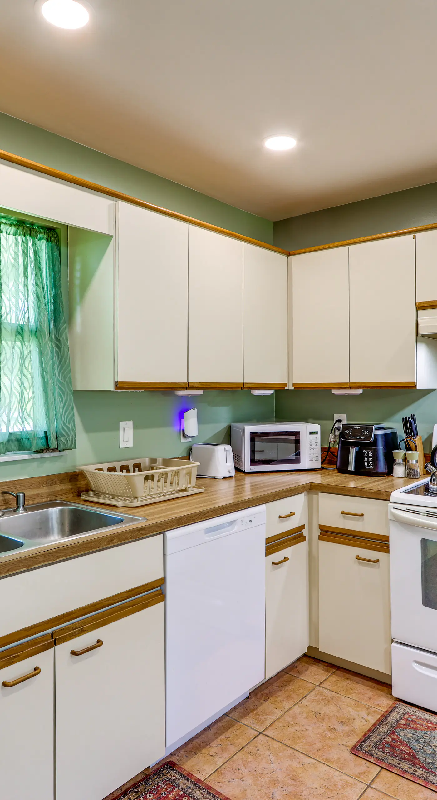 Private Yard, Lanai! Pet-Friendly Fort Pierce Home