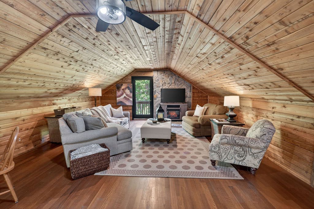 Scenic Mountain Getaway-Newly Renovated-Bear Ridge Lodge