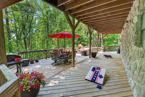 Scenic Mountain Sanctuary - Bear Ridge Lodge