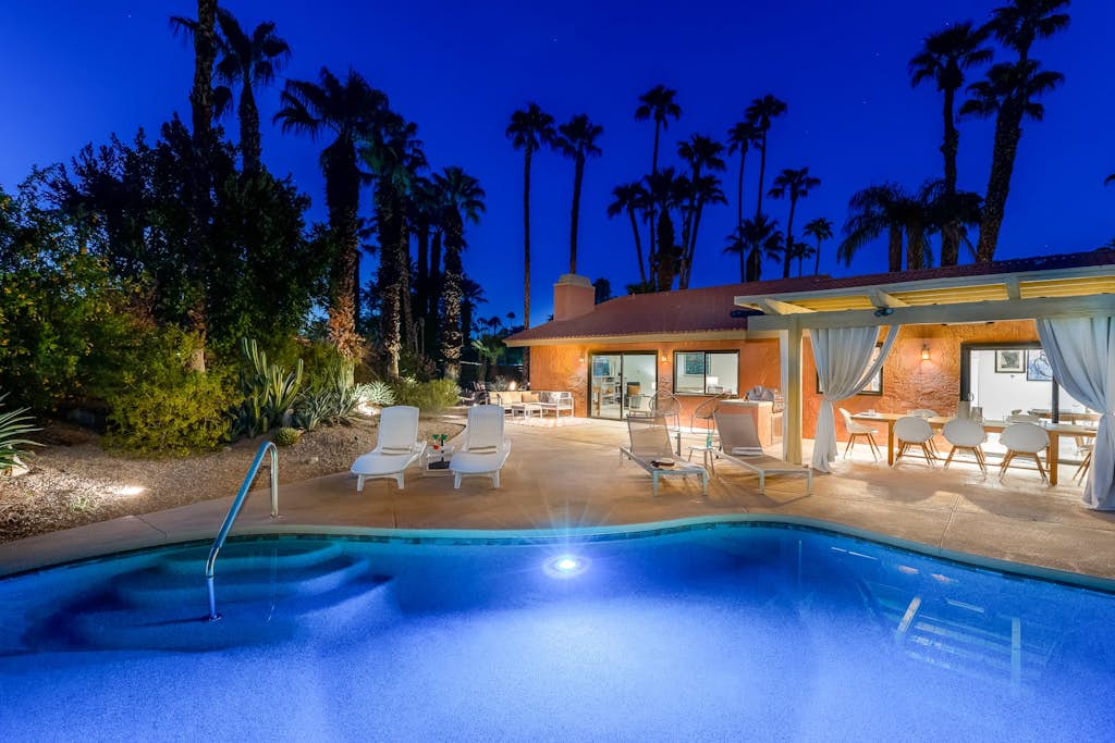 Modern Loma Vista – Private Pool & Spa Retreat