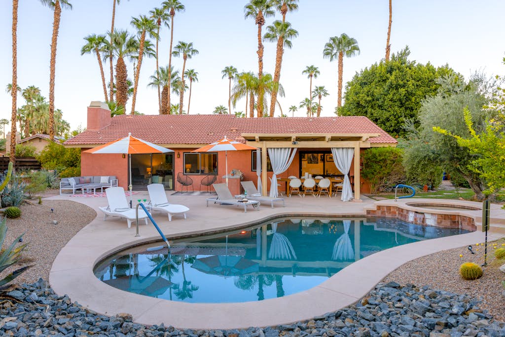 Modern Loma Vista – Private Pool & Spa Retreat