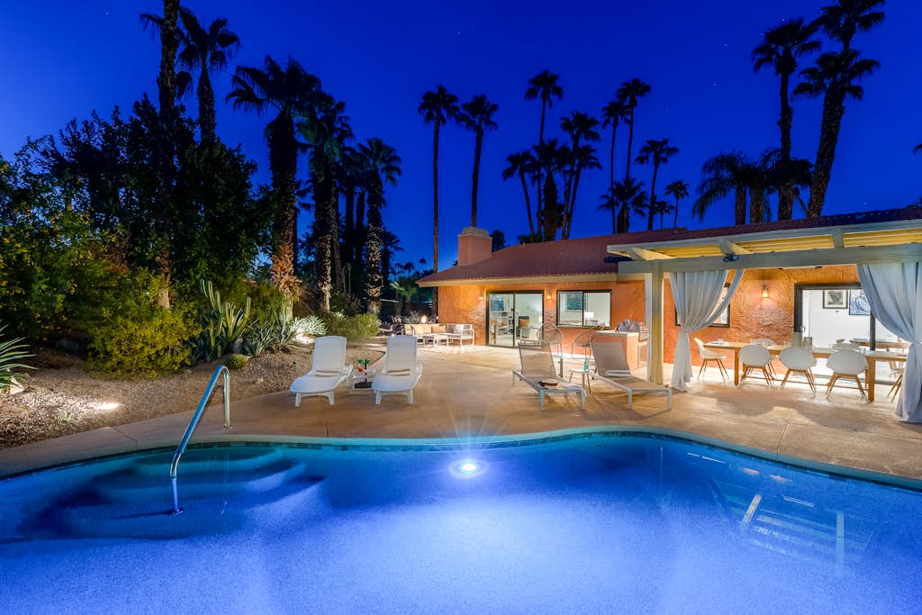 Modern Loma Vista – Private Pool & Spa Retreat