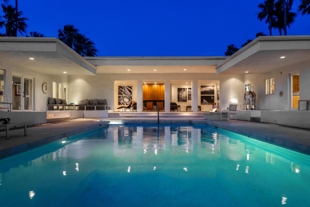 Apollo 1000 - Space Age Luxury Palm Springs Retreat
