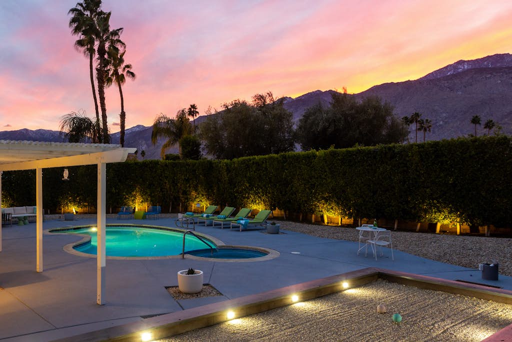 Lena's Hideaway – Swanky Mid-Mod Palm Springs Retreat