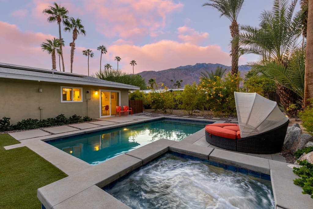 Modern Ranch Heaven – Luxury Midcentury Stay
